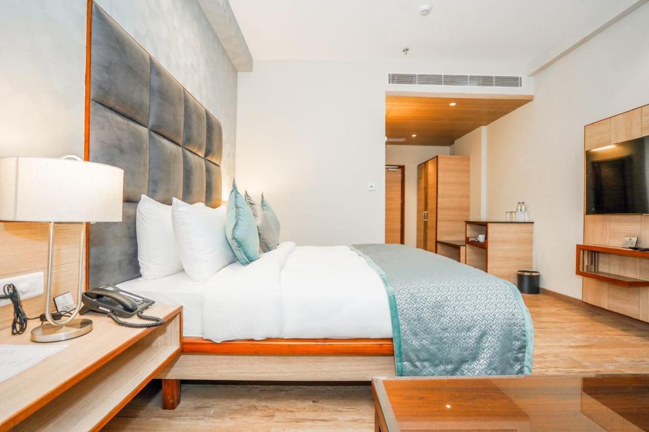 The Zenith - A Boutique Hotel By Hot Millions Mohali Eksteriør bilde