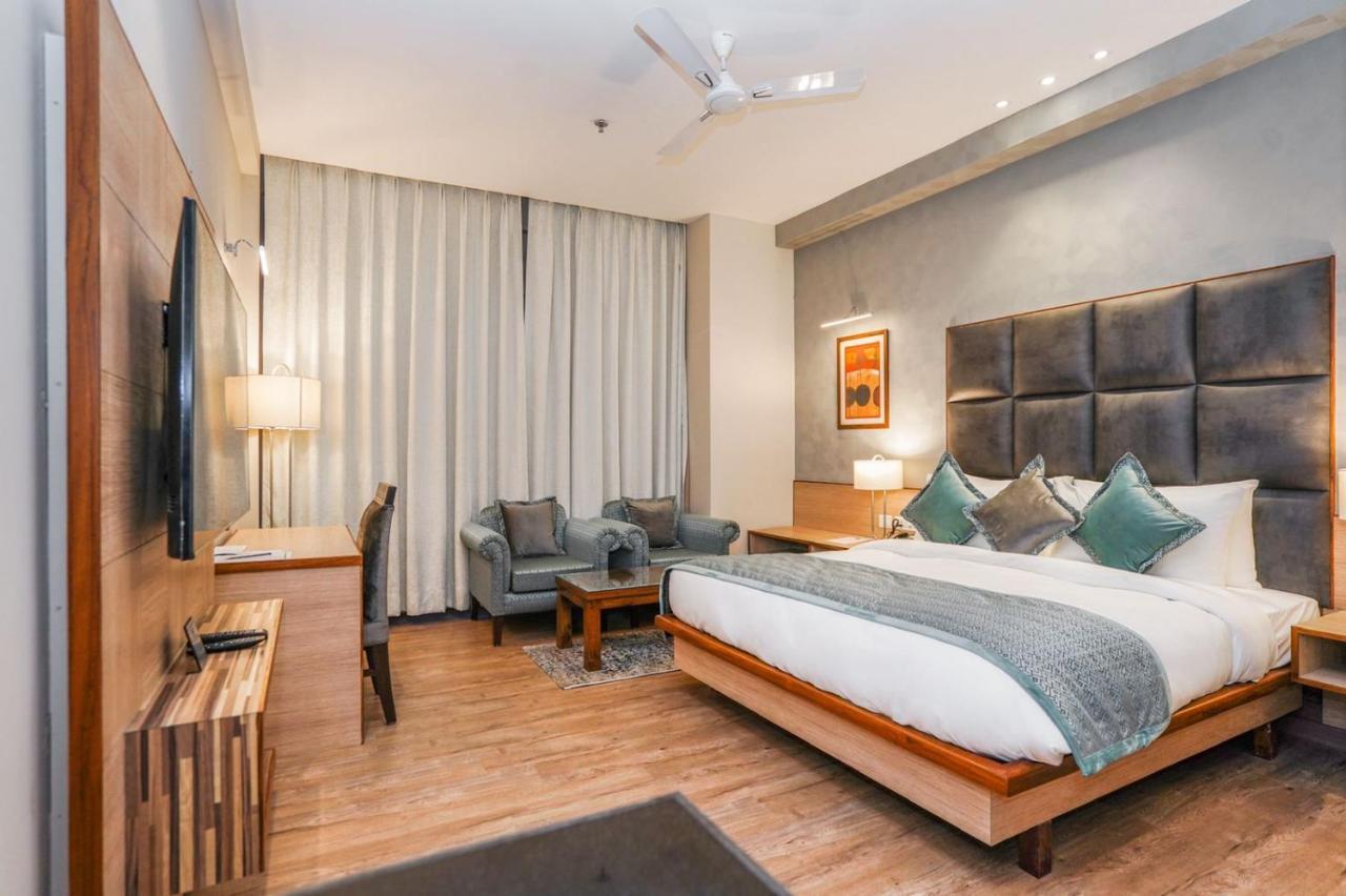 The Zenith - A Boutique Hotel By Hot Millions Mohali Eksteriør bilde
